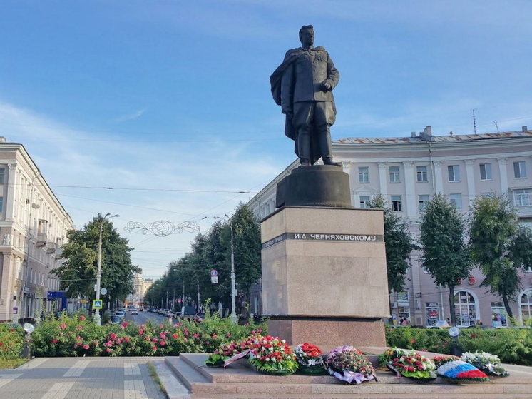 В Воронеже отремонтируют памятник генералу Черняховскому