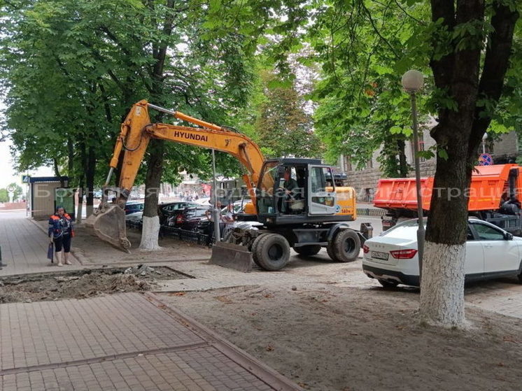 По проспекту Ленина в Брянске прорвало водопровод