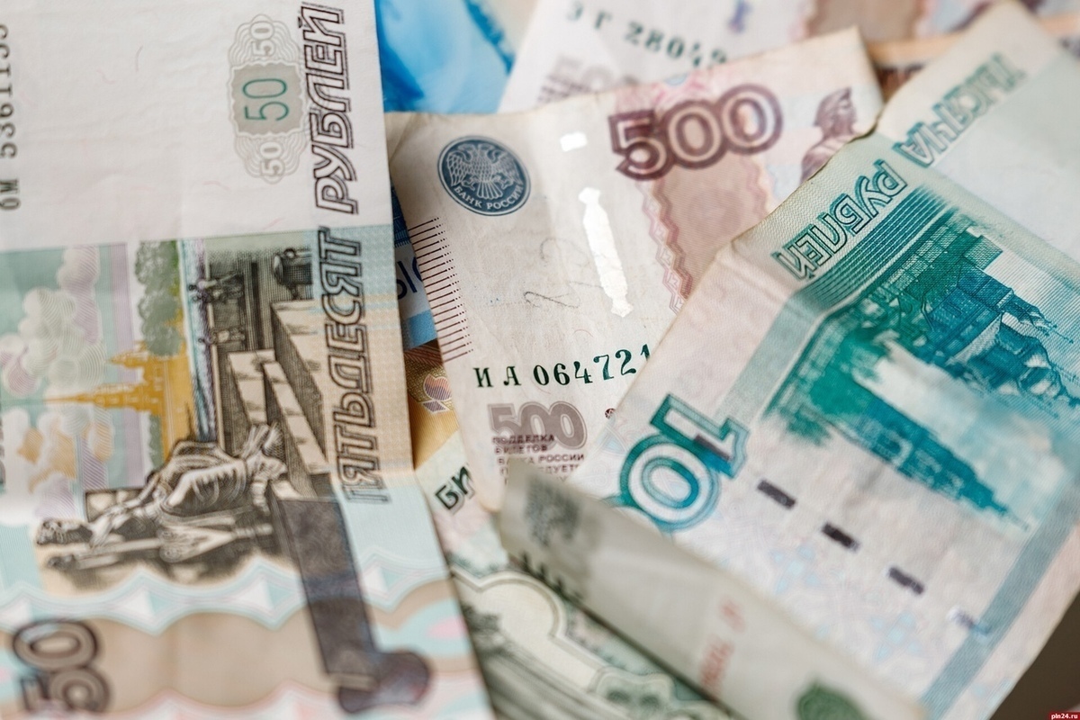 «Легкий заработок в интернете» лишил псковичей двух миллионов рублей