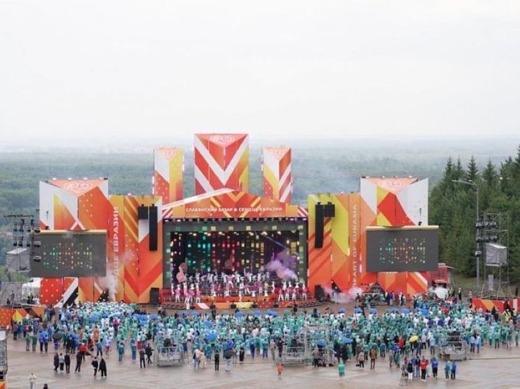 Радий Хабиров принял участие в церемонии открытия фестиваля школьного спорта «Россия-Беларусь»