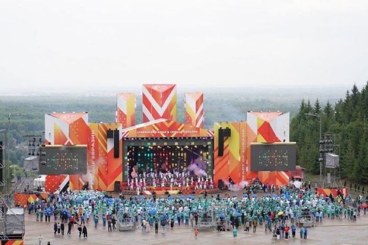 Радий Хабиров принял участие в церемонии открытия фестиваля школьного спорта «Россия-Беларусь»
