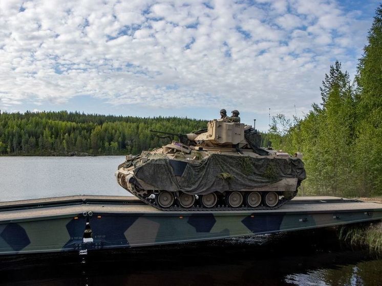 Reuters: США отправят Украине БМП Bradley и БТР Stryker