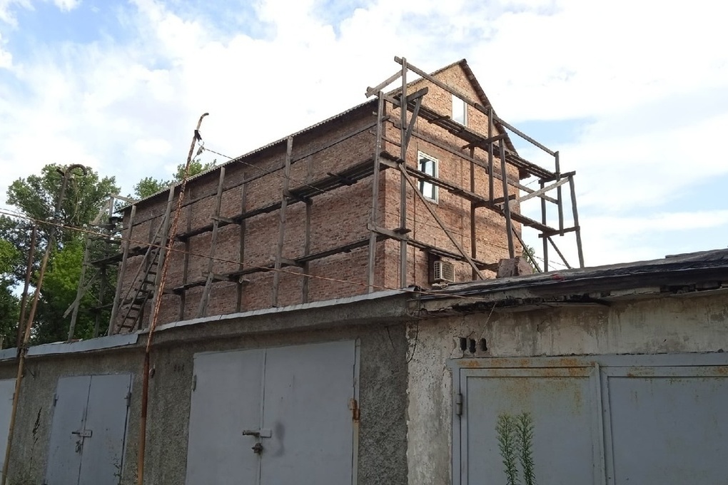 В Волновахе приступили к восстановлению Дома пионеров