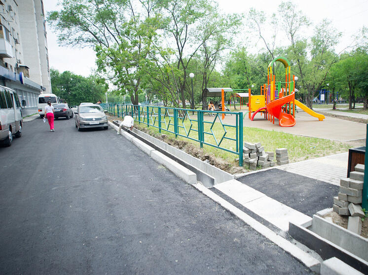 Мэр Хабаровска осмотрел скверы в Индустриальном районе