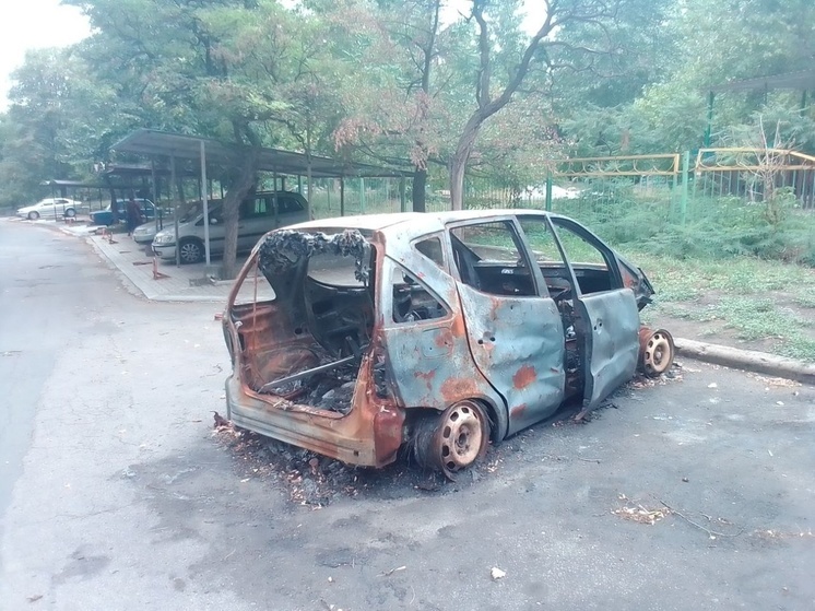 Легковой автомобиль подорвался на взрывном устройстве в ЛНР