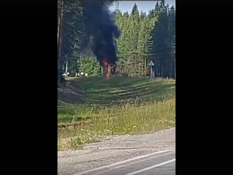 Появилось видео с места страшного ДТП под Петрозаводском, где сгорели автомобили
