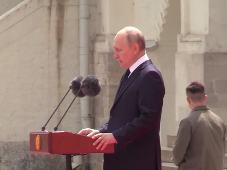 Путин выступил перед военными в Кремле, поблагодарив за работу во время мятежа Пригожина
