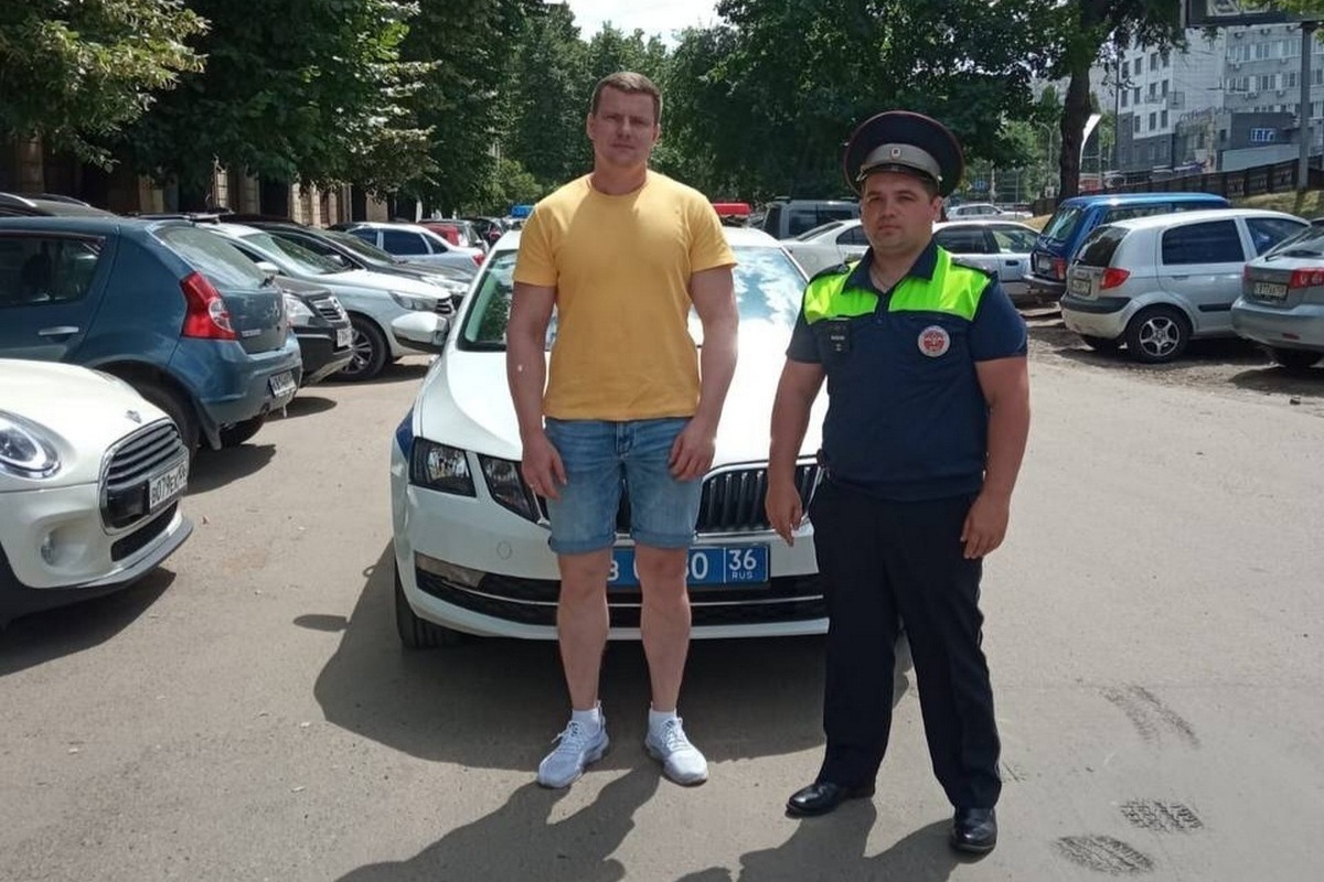 Автоинспекторы Воронежа с мигалками доставили в больницу мужчину в бессознательном состоянии