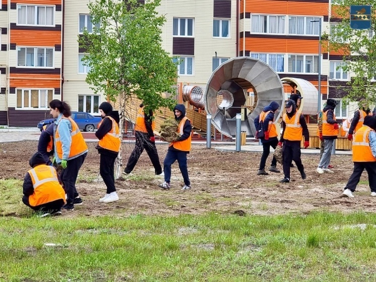 В Пуровском районе чистоту территорий обеспечивает подростковый трудовой десант