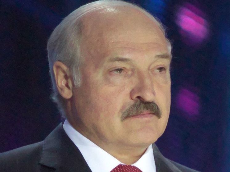 Лукашенко признался в готовности помочь Путину подавить мятеж