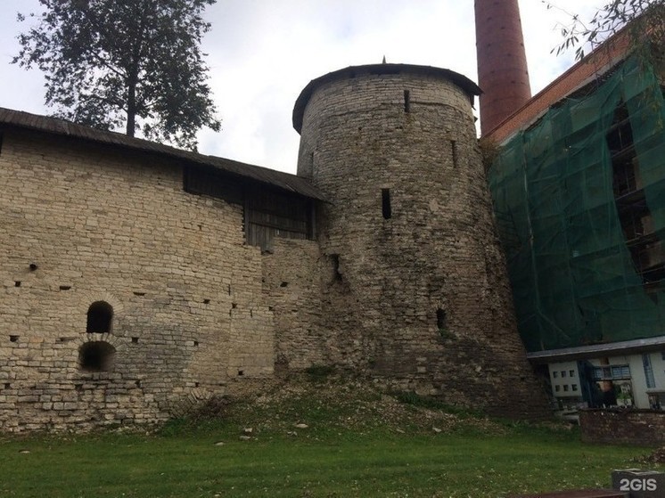 Мстиславскую башню и прясло до Власьевской башни в Пскове отреставрируют