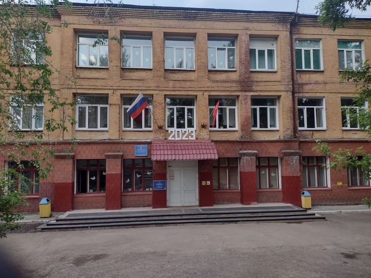 В Красноярске 27 июня закрыли на капремонт аварийную школу № 51 в Покровке