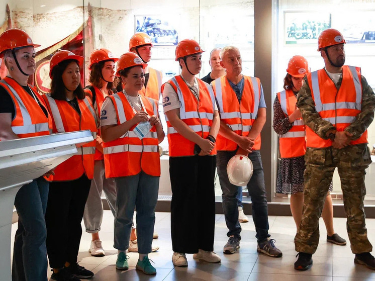 Участники форума “Арктика. Лед тронулся” посетили Мурманский морской торговый порт