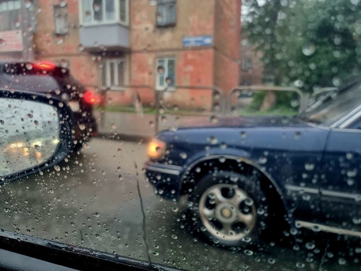 Дорожные работы и Курбан-байрам спровоцировали огромные пробки в Южно-Сахалинске