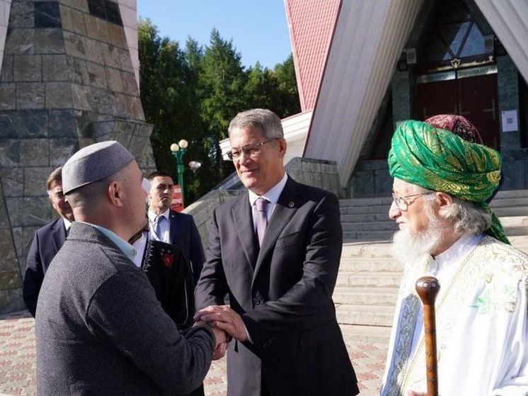 Радий Хабиров поздравил мусульман с праздником Курбан-байрам