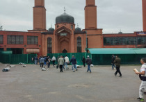 Большой мусульманский праздник в периферийной столичной мечети начался без эксцессов