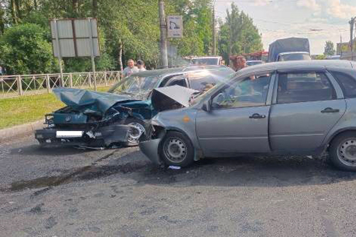 Четыре человека пострадали во время ДТП в Вологде