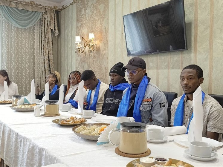 Студенты из Африки сравнили камерунскую еду с буузами в Чите