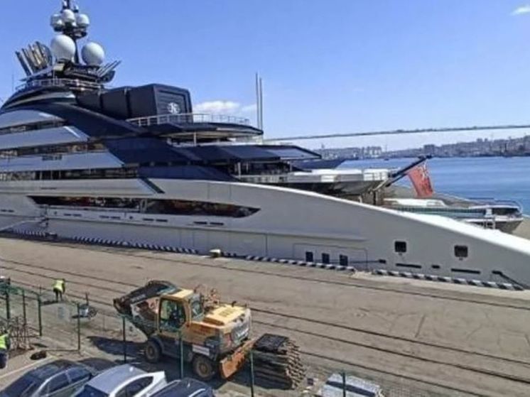 Во Владивосток прибыла яхта российского миллиардера