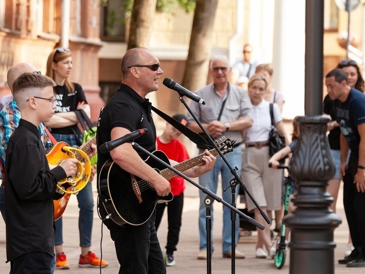 Таможенники Смоленска приняли участие  в арт-проекте «Встречи у Микешина»