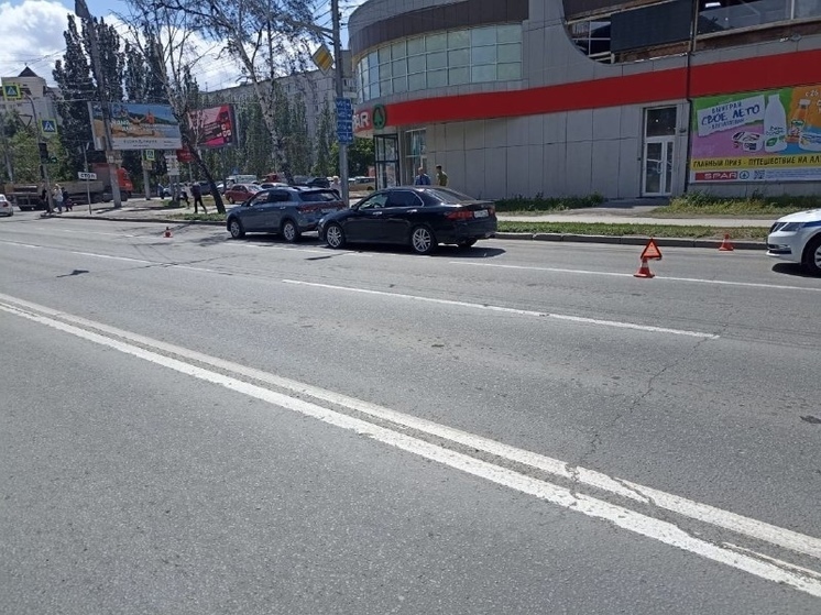 В Новосибирске 5-летняя девочка пострадала в аварии на улице Плановой