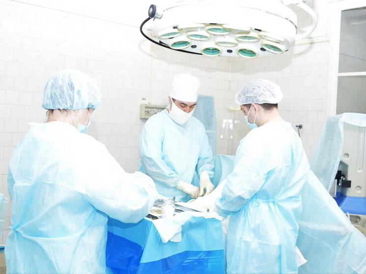 В Новочебоксарске хирурги спасли мужчину с шестью ножевыми ранениями