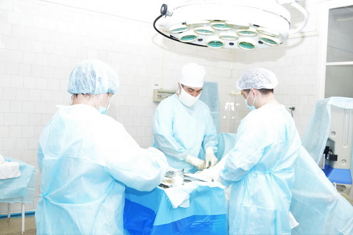 В Новочебоксарске хирурги спасли мужчину с шестью ножевыми ранениями