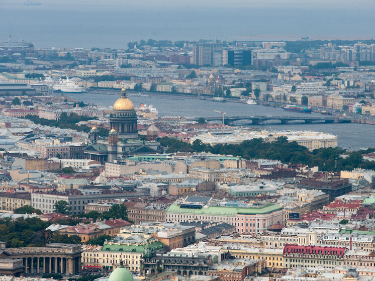Многодетные семьи освободят от уплаты курортного сбора в Петербурге