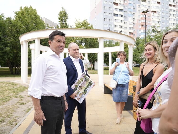 Андрей Воробьев провел встречу с жителями в новом сквере Ивантеевки