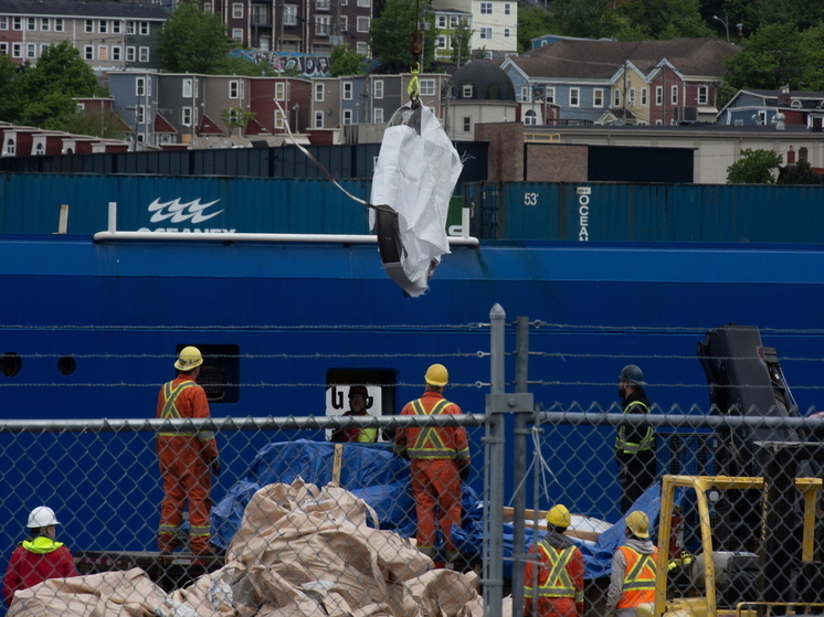 Опубликованы первые кадры поднятых на поверхность обломков батискафа «Титан»