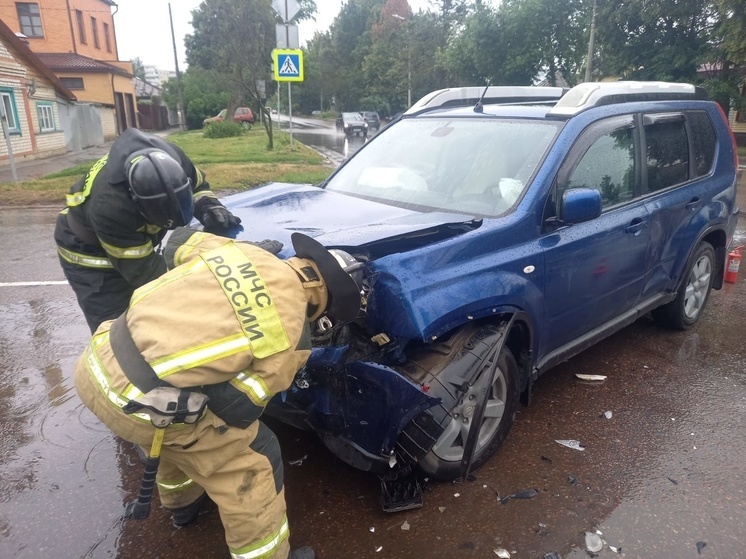 В Орле произошло столкновение автомобилей на улице Маяковского