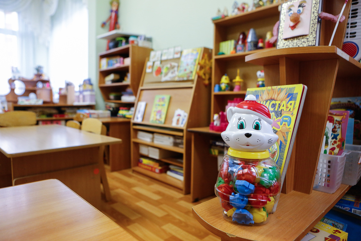 В Петербурге хотят ограничить льготы на детсад для детей мигрантов