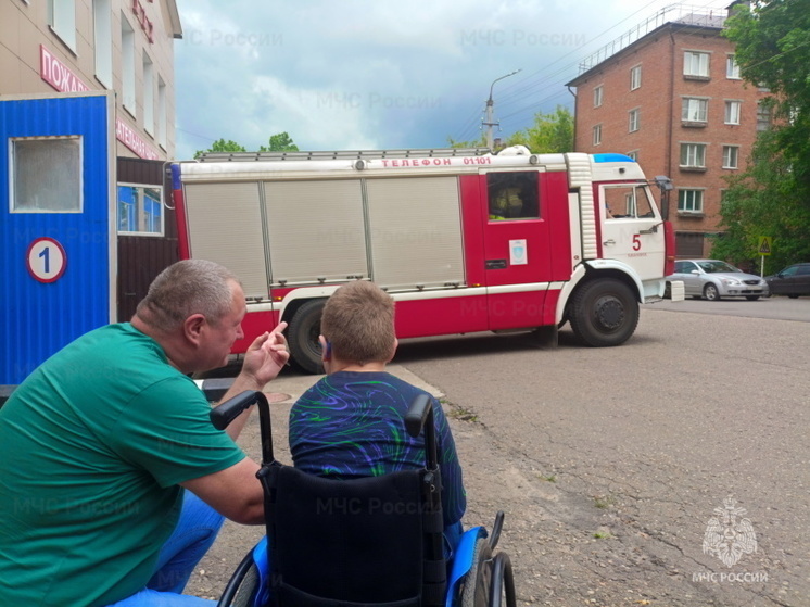 В пожарной части Смоленска прошла экскурсия для самых маленьких