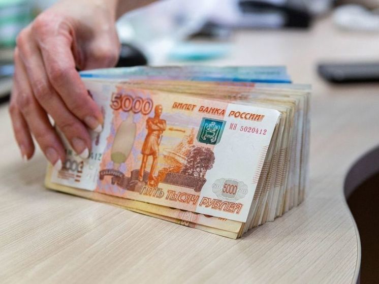 В Омской области среднемесячная зарплата в апреле составила 52 тысячи рублей