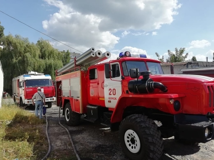 В Курске потушили пожар в торговом павильоне на проспекте Вячеслава Клыкова