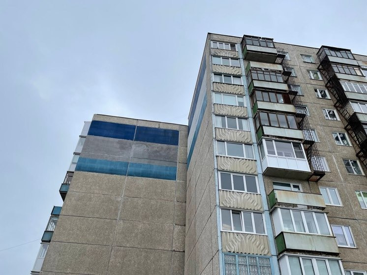 В Оленегорске семье, которая жила в аварийном доме, предоставили благоустроенную квартиру