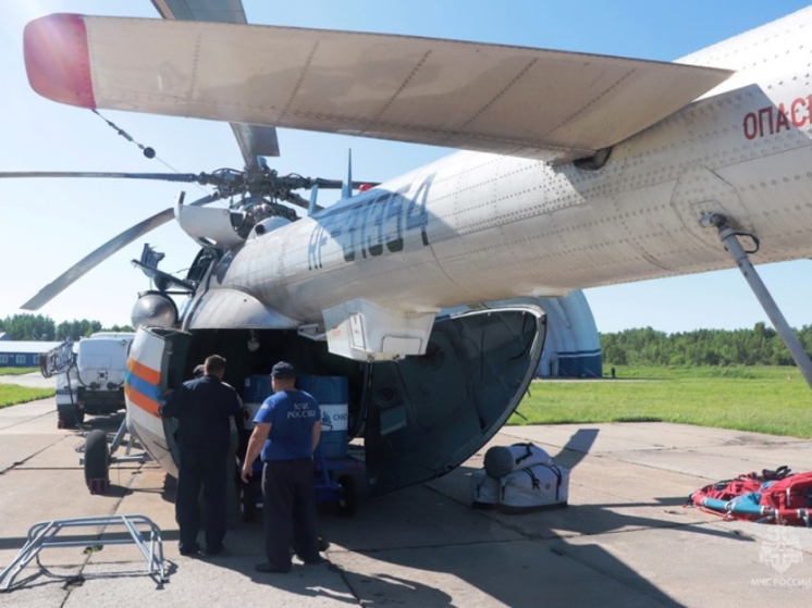 Вертолет в хабаровском. АСЦ Хабаровск МЧС ми 8. Хабаровский авиационно спасательный центр. Вертолет МЧС.