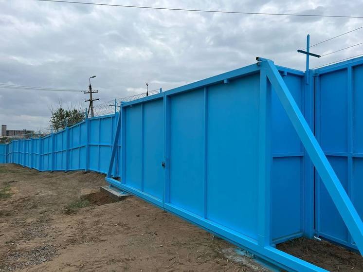 На мясокомбинате в Улан-Удэ построили новый защитный забор