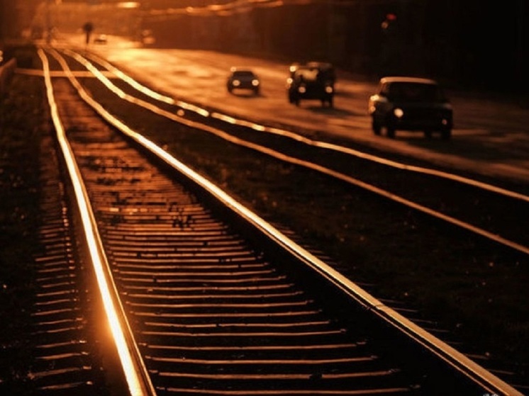 На юге Москвы сошел с рельсов грузовой поезд