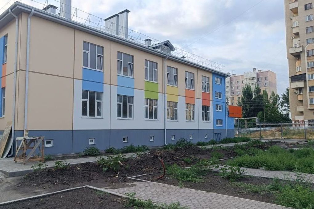 Мэр Астрахани попросил подрядчика ускориться в строительстве детсада