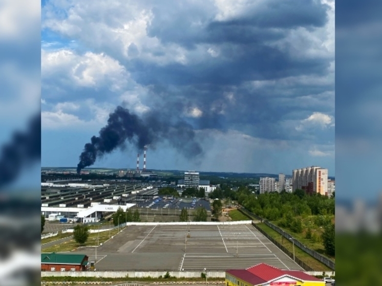 Над Воткинским шоссе в Ижевске стоял столб черного дыма