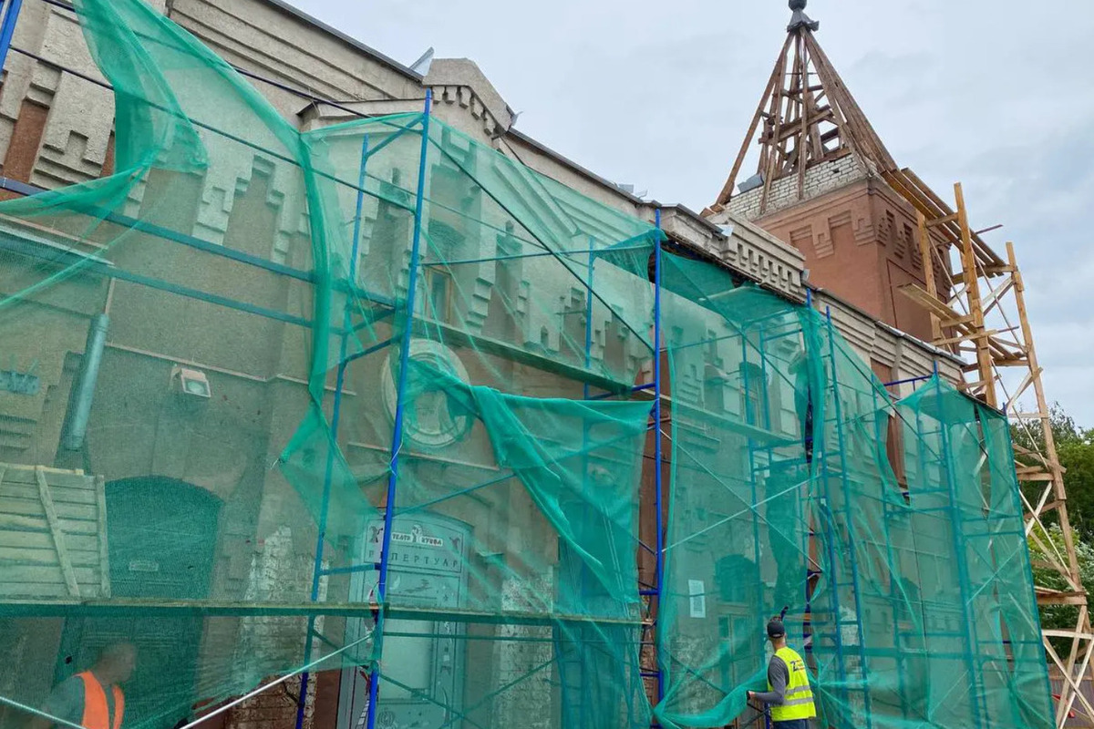 Строители намерены вернуть Костромской кукольный театр в строй к зиме