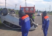 Renault врезался в КАМАЗ в Тосненском районе. Об этом сообщили в официальном telegram-канале «Аварийно-спасательная служба ЛО».