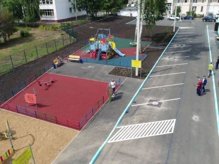 Ратмир Мавлиев показал первый завершенный после ремонта двор в Уфе