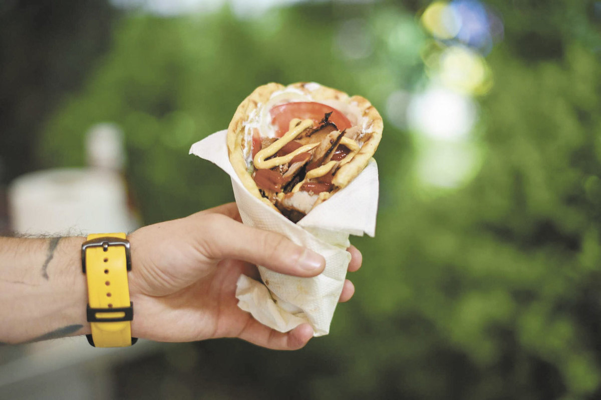 “If you want to check, smell it”: the chef told about the secrets of making the right shawarma