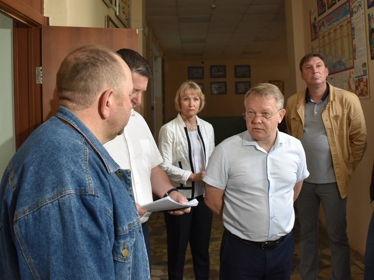 Глава Пензы проверил ремонт в городских школах