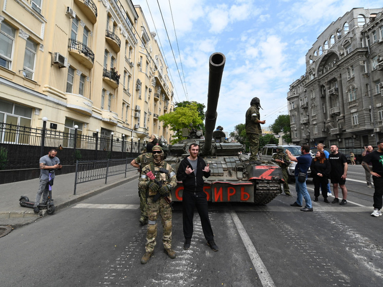 Губернатор Голубев назвал подставными поддержавших "вагнеровцев" в день мятежа ростовчан