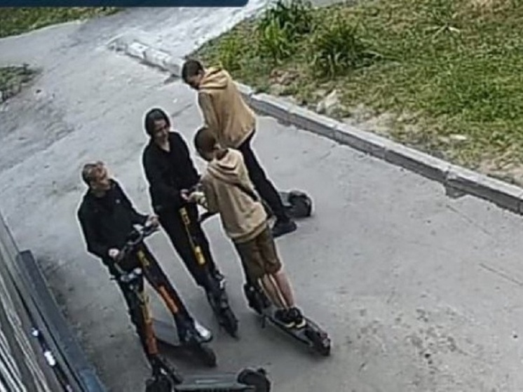 В Новосибирске возбудили дело на сбившего пенсионерку самокатчика