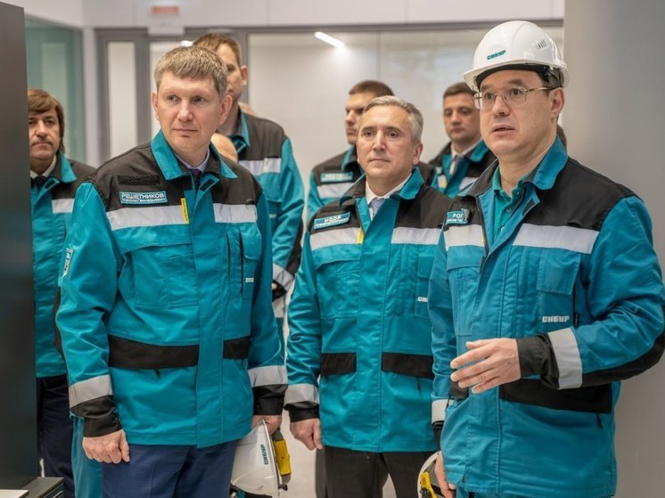 Крупнейший нефтегазохимический комплекс в Тобольске посетил министр экономического развития России Максим Решетников