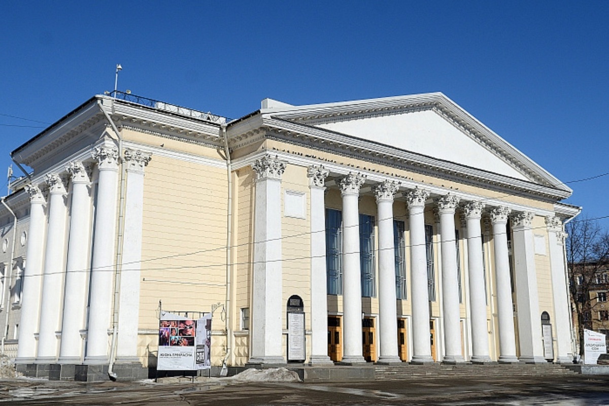 театральная площадь города кирова